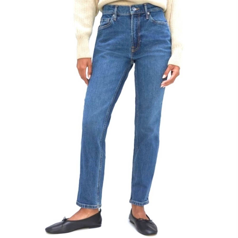 EVERLANE The Original
Cheeky Jean Medium Wash
Straight Leg